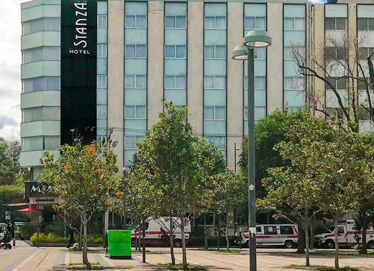 Estacionamiento gratuito para huéspedes en Stanza Hotel, ubicado en la Colonia Roma, Ciudad de México.