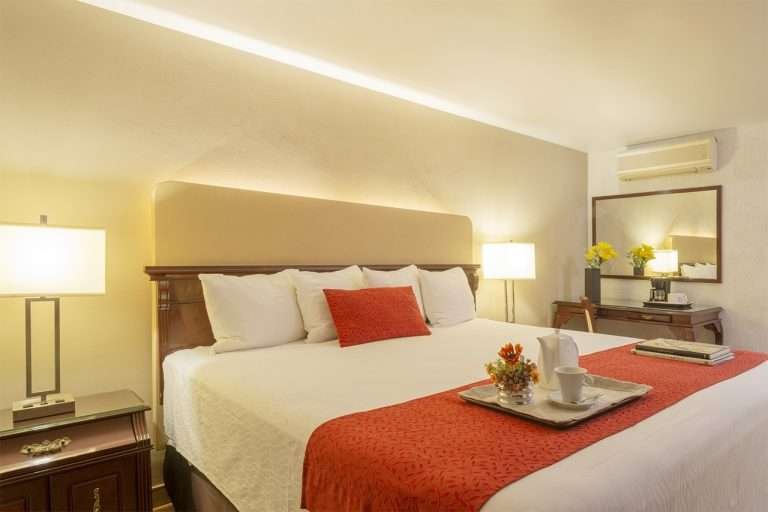 Habitación King en Stanza Hotel – Espacio y confort en la Roma Habitación King en Stanza Hotel, Roma CDMX – amplia, elegante y equipada para tu descanso