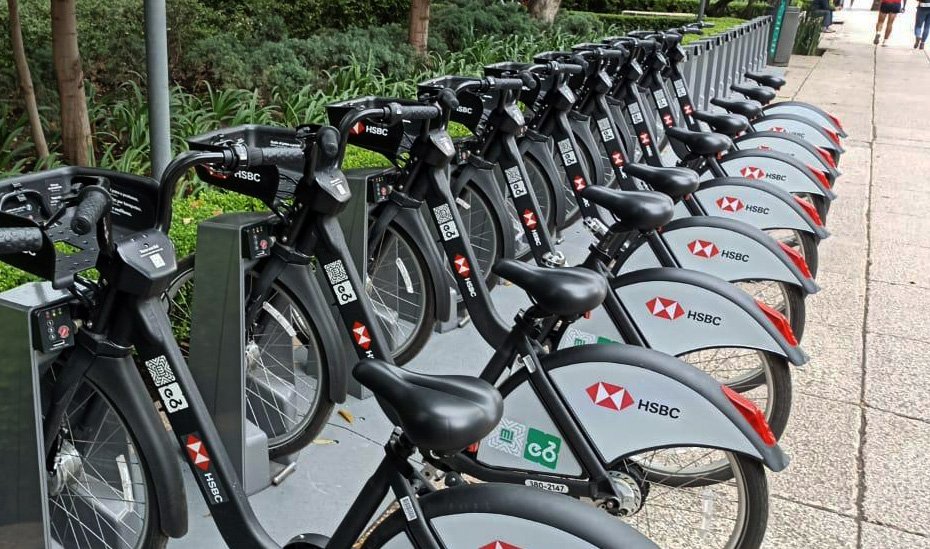 Estación de Ecobici ubicada frente a Stanza Hotel en la Colonia Roma Norte, Ciudad de México