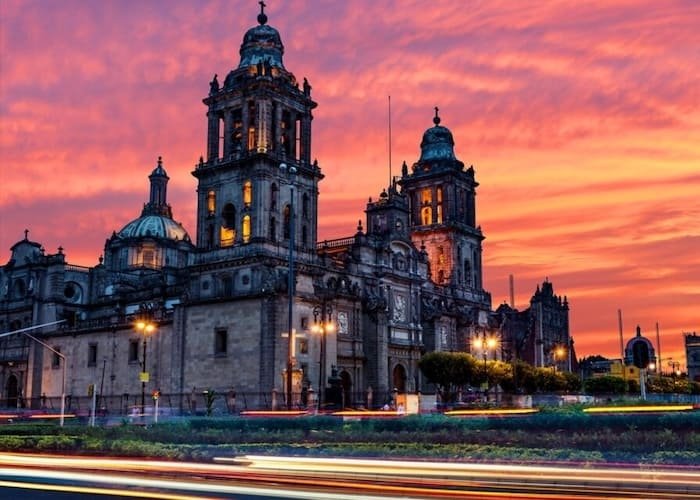 Catedral Metropolitana de Ciudad de México ubicada frente al Zócalo en el Centro Histórico