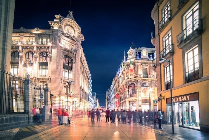 Vista del Centro Histórico de Ciudad de México, una zona llena de historia, arquitectura colonial y atracciones culturales.