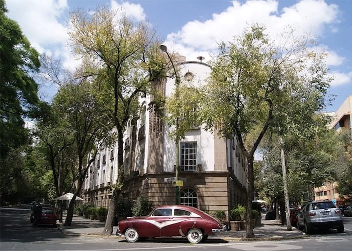 Vista de la colonia Condesa en Ciudad de México, conocida por sus parques, cafés y arquitectura art déco.