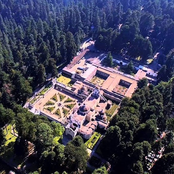 Parque Nacional Desierto de los Leones en la Ciudad de México con bosque de montaña y senderos