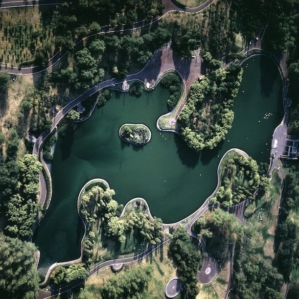 Parque Tezozómoc en Azcapotzalco, Ciudad de México, con lago y amplias áreas verdes