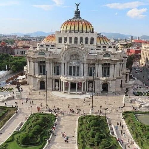 Centro Histórico de la Ciudad de México con comida tradicional durante tour guiado cultural
