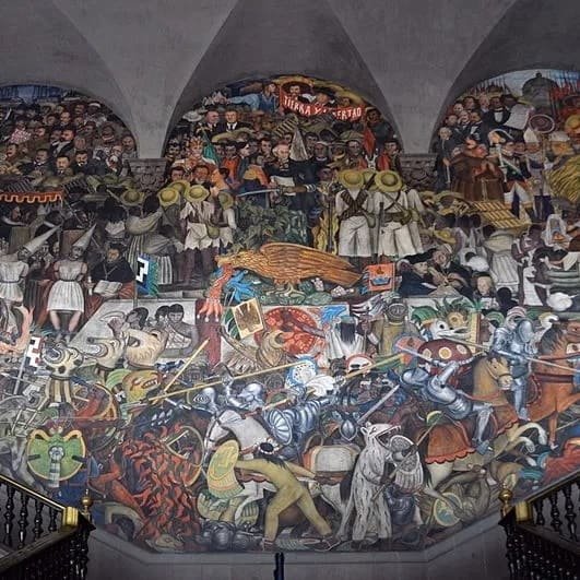 Murales de Diego Rivera en el Centro Histórico de la Ciudad de México durante tour guiado a pie