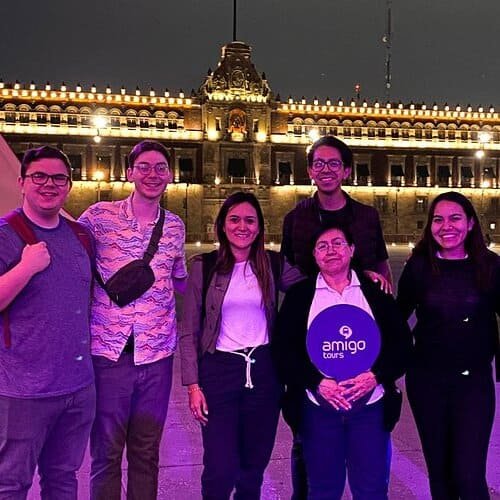 Monumentos iluminados de la Ciudad de México de noche durante tour nocturno por el Centro Histórico