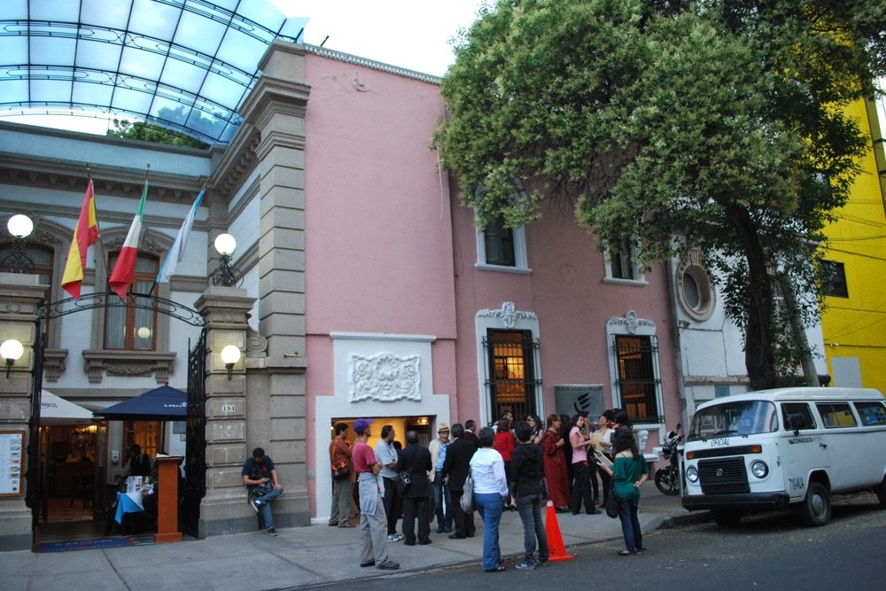 Salon de la Plastica Mexicana in Colonia Roma, Mexico City
